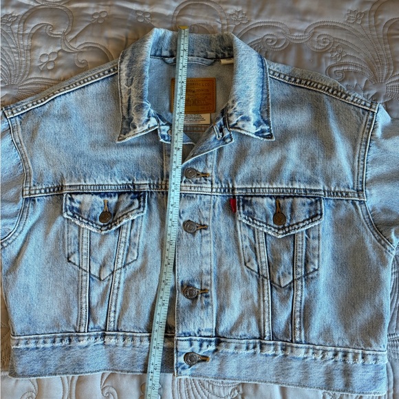 Levi's Cropped Barrel Blue Jean Jacket. - Picture 14 of 14